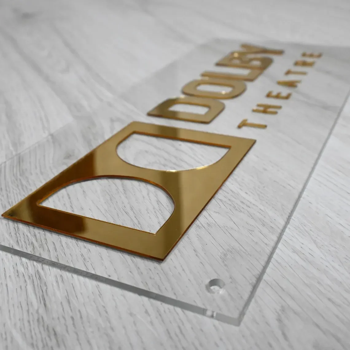 3D Dolby Atmos Helder Acryl Bo - Home Cinema Logo recensie en prijs